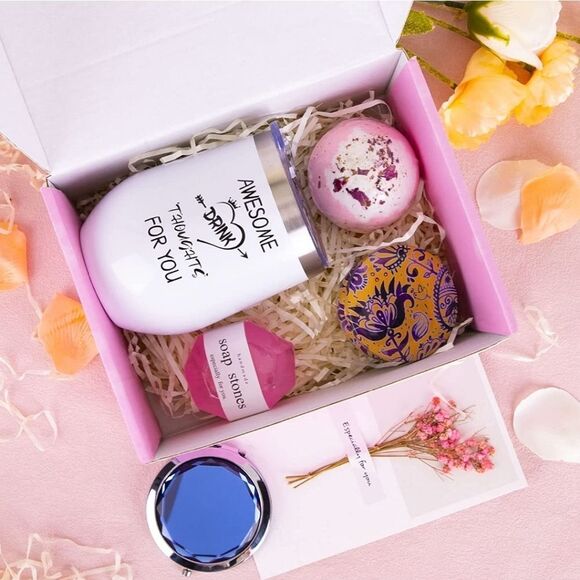 Unique gifts Basket - Picture 3 of 9